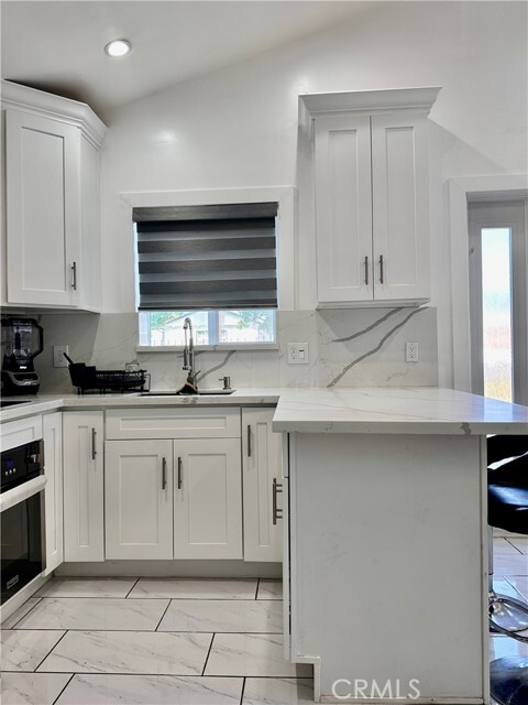 Foto del edificio - 7013 Bellaire Ave