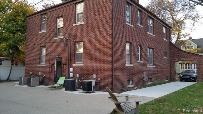 Building Photo - 665 Bloomfield Ct