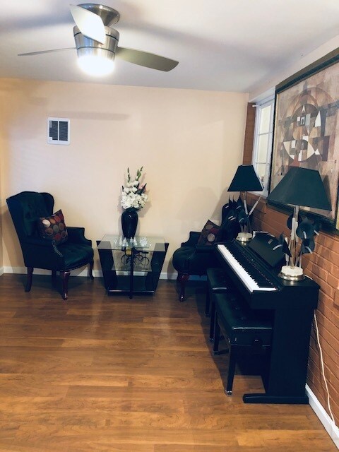 Foto del edificio - 2605 Elmhurst Dr