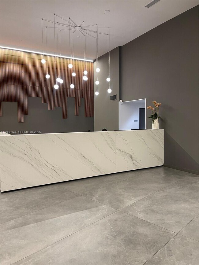 Foto del edificio - 350 S Miami Ave