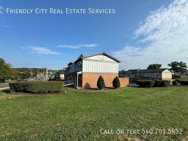 Building Photo - Move in ready 2 bedroom 1.5 bath Apartment...