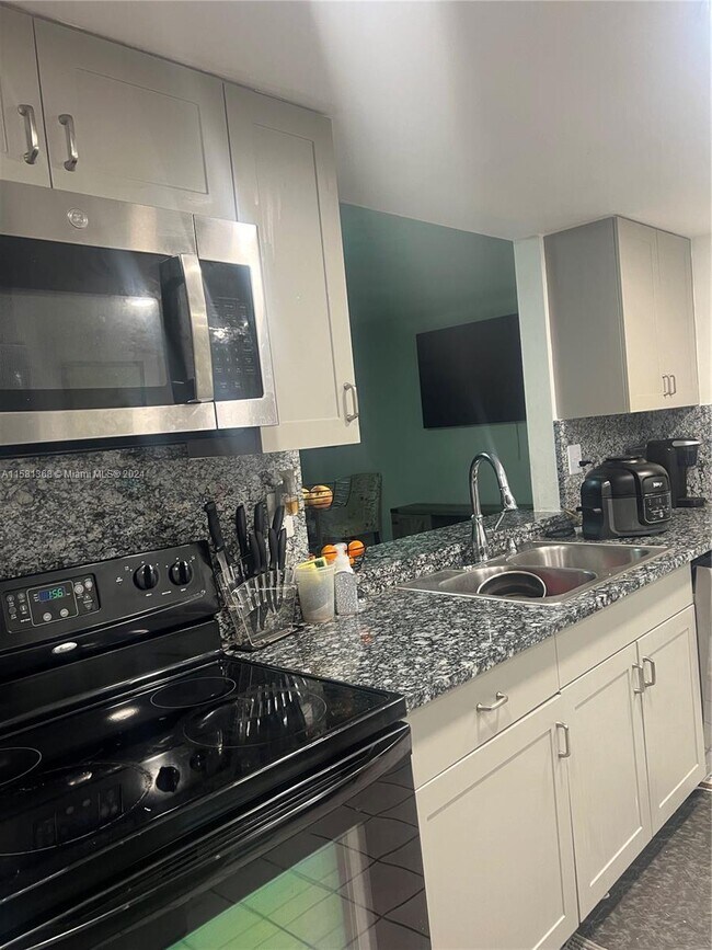 Foto del edificio - 9408 NW 39th St