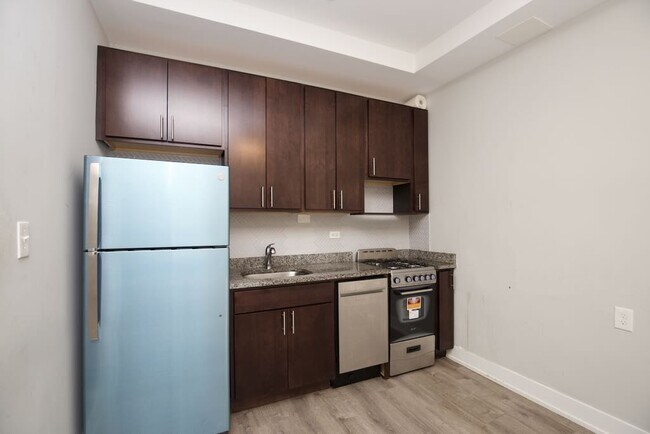 Building Photo - 4856 N Damen Ave