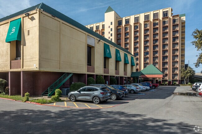 Vista adicional del edificio - The Sterling Hotel Dallas Apartments