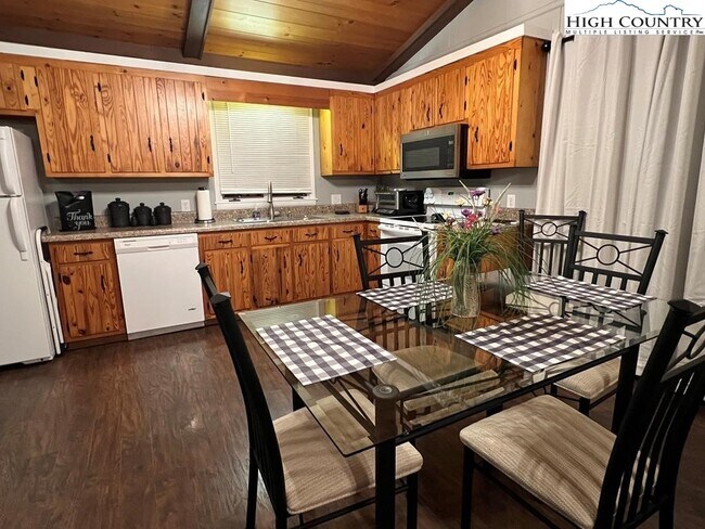 Foto del edificio - 1424 Bald Mountain Rd