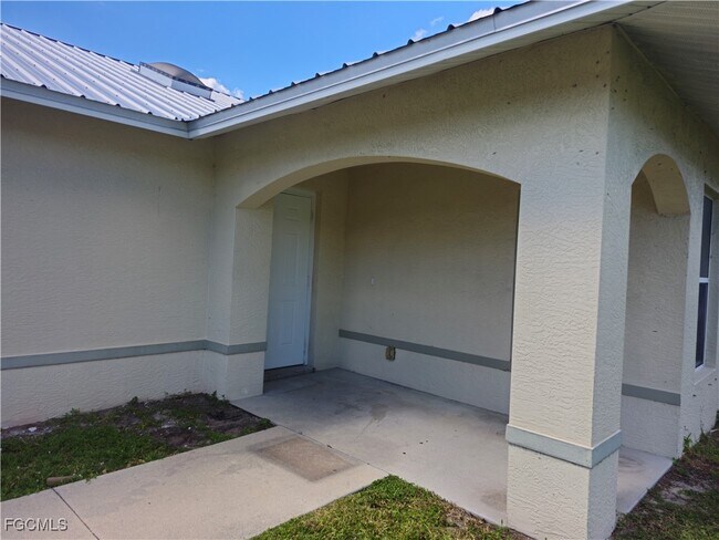 Foto del edificio - 529 Hancock Bridge Pkwy