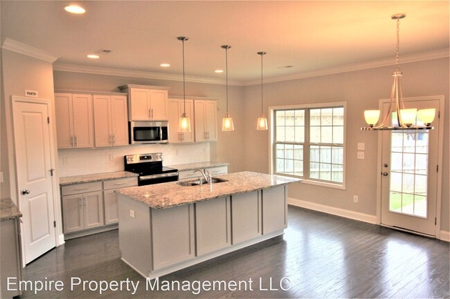 Building Photo - 5 br, 4 bath House - 68 Churchill Terrace