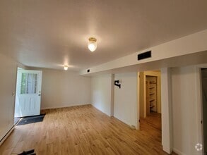 Building Photo - 28 Bonnie Brae Dr