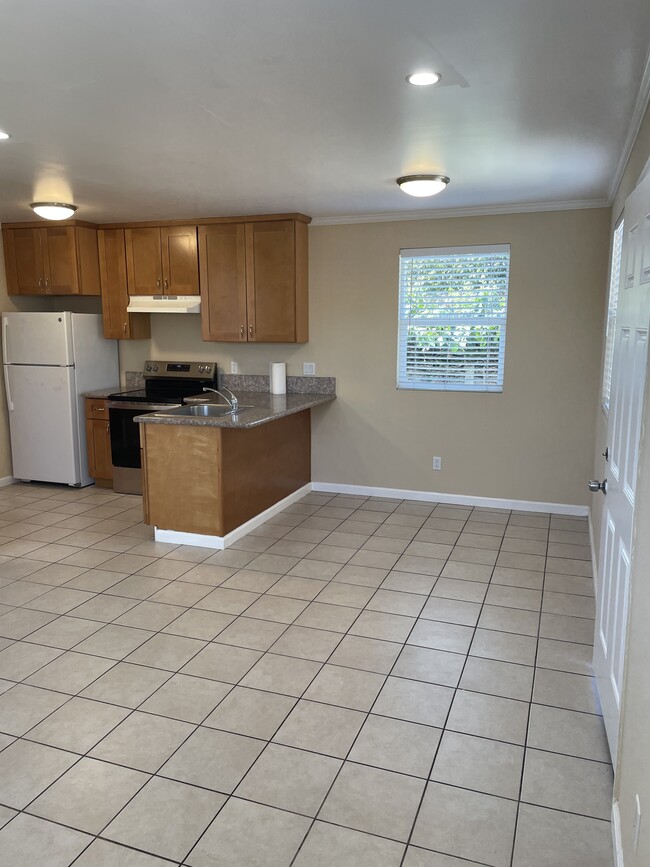 Building Photo - 1818 Rheem Ave