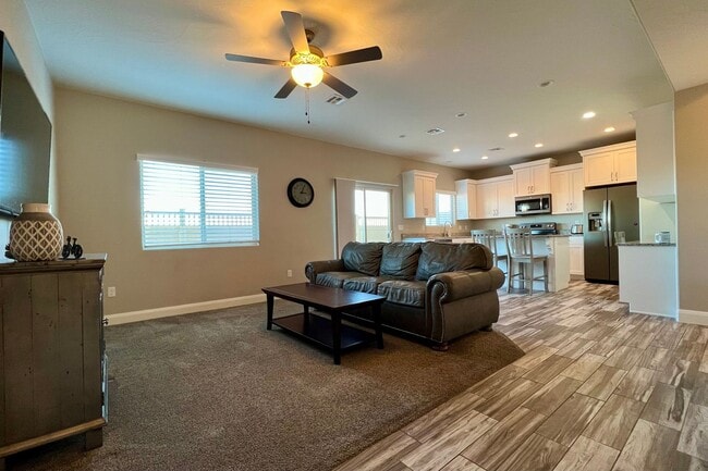 Building Photo - Blackhawk Townhome! Incredible Amenities!!