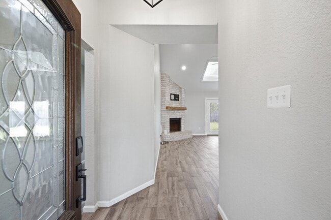 Building Photo - 1805 Whitebriar Dr