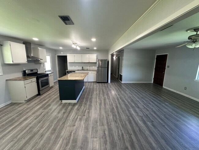 Foto del edificio - 124 Gordon Crockett Dr