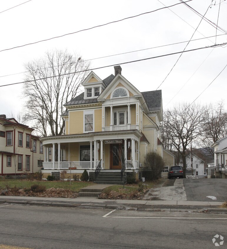 81 Chestnut St, Oneonta, NY 13820 Apartments in Oneonta, NY