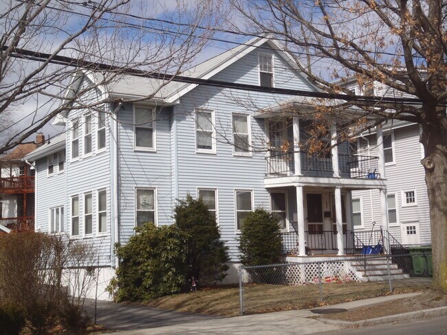 Building Photo - 200 School St