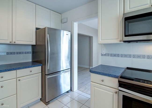 Building Photo - 2 br, 2 bath  - 9440 Collins Ave Bay Harbor