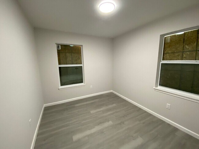 Foto del edificio - 4644 Huckleberry Cove
