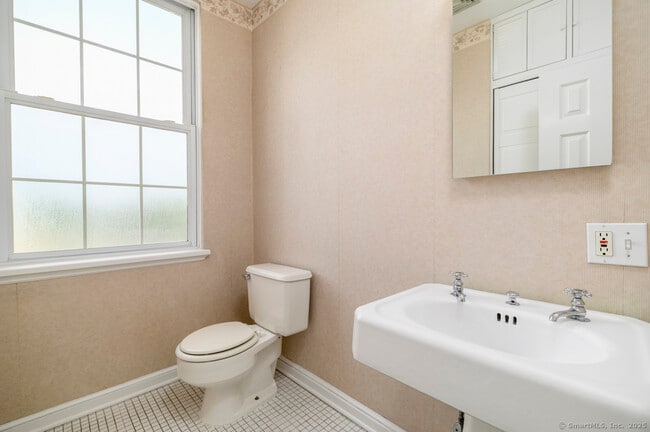 Building Photo - 104 East Ave