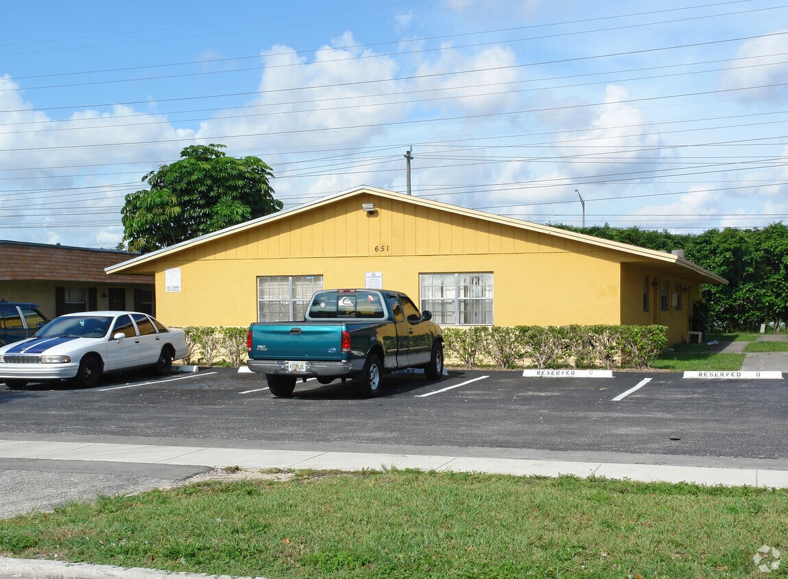 Building Photo - 651 Kathy Ln