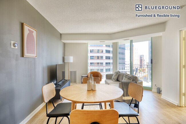 Foto del edificio - 4650 Washington Blvd