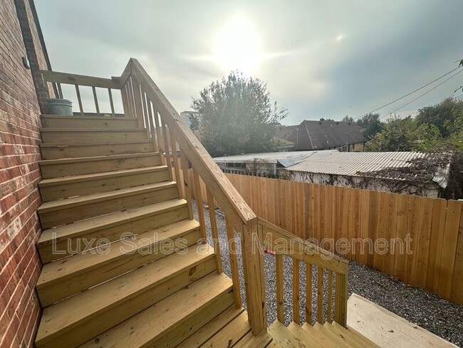 Foto del edificio - 911 NE 16th St