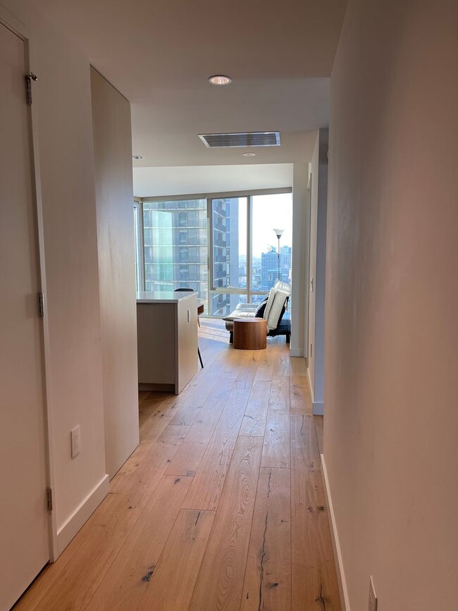 Building Photo - Ae`o Furnished 2bd/2ba 1 Parking