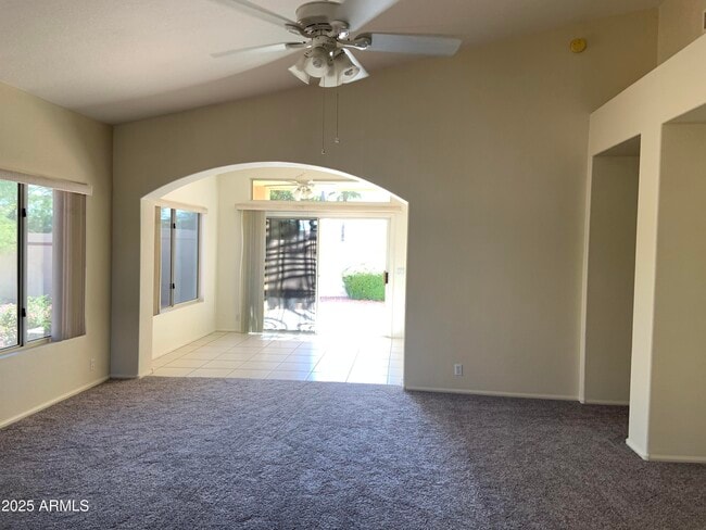 Foto del edificio - 9069 W Behrend Dr