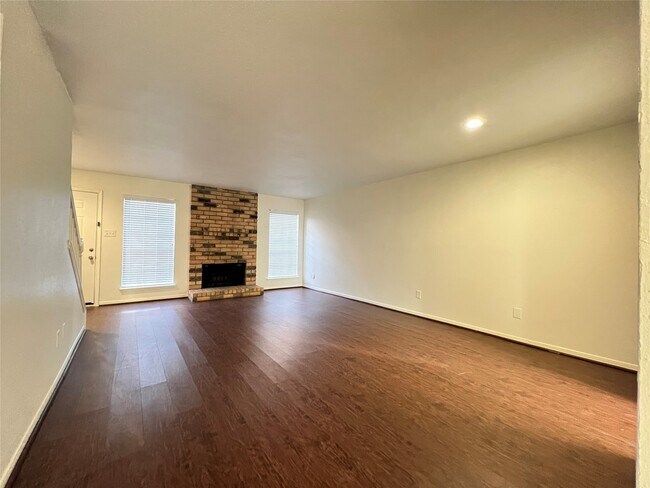 Foto del edificio - 9901 Sharpcrest St