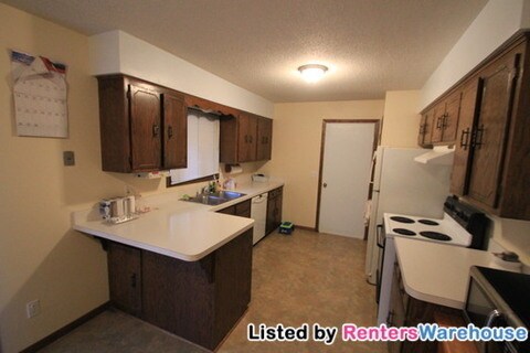 Foto del edificio - Spacious 4 Bedroom 2 Bath Home in Circle Pines