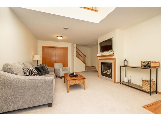 Foto del edificio - 9277 Inland Ln N