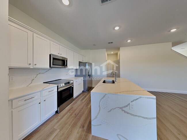 Foto del edificio - 4756 Tributary Ln