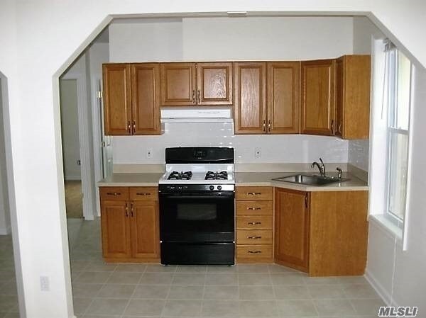 Building Photo - 64-39 Woodbine St