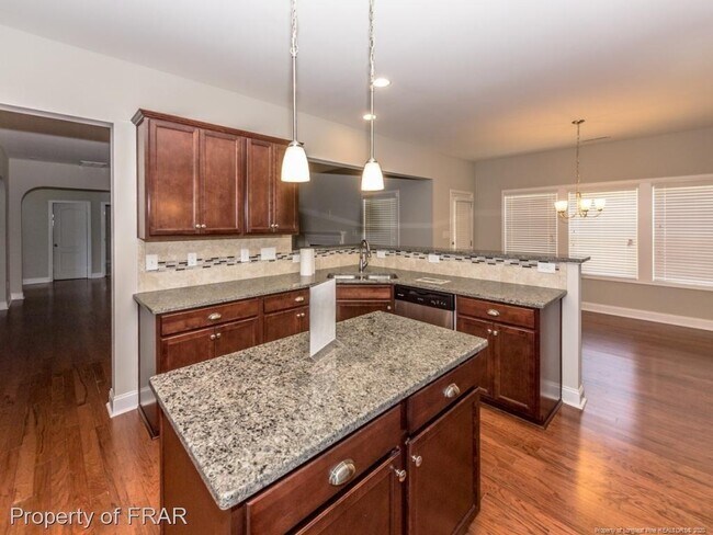 Building Photo - 122 Wedgefield Dr