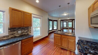 Building Photo - 252 Goffe Terrace