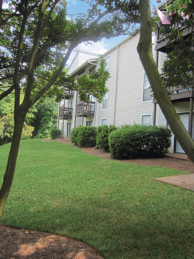 Andover Park Apartments 831 Cleveland St Greenville, SC