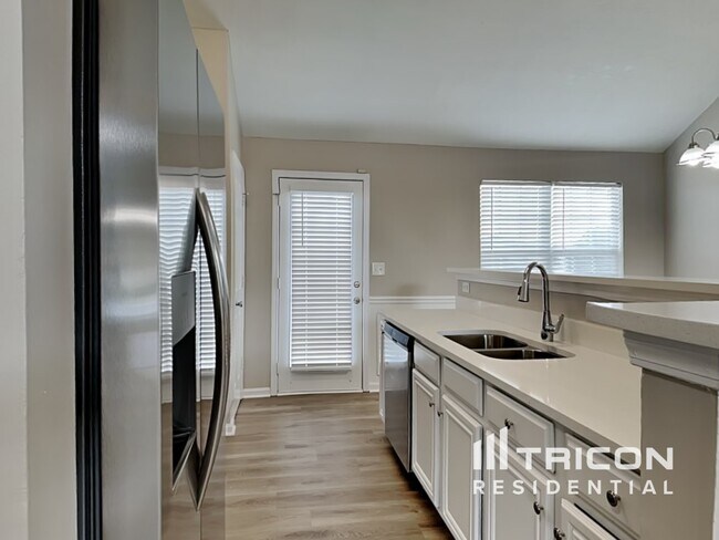 Foto del edificio - 7192 Tanger Blvd