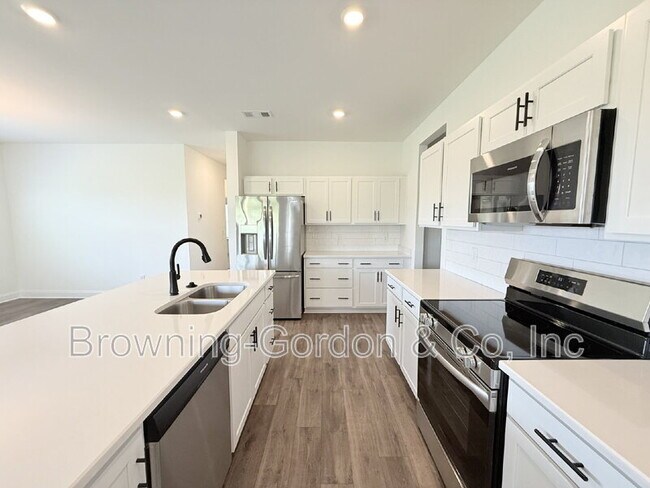 Foto del edificio - 312 Traywick Pl