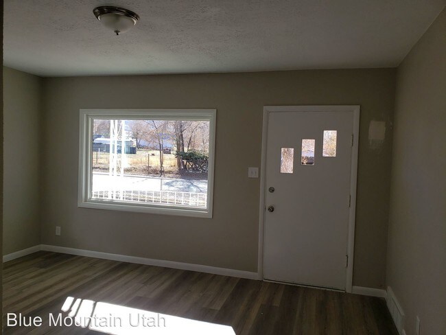 Foto del edificio - 4 br, 2 bath House - 1949 Pine Canyon