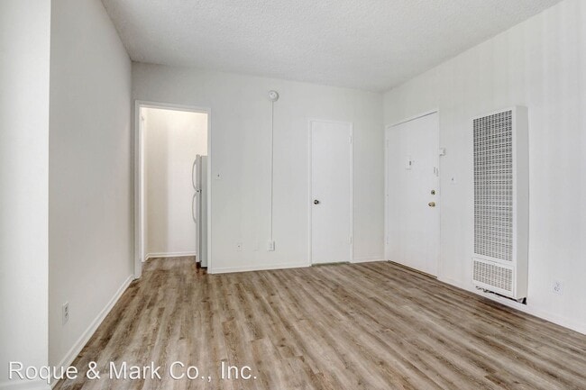 Building Photo - Studio, 1 bath Apartment - 1705 Purdue Ave...