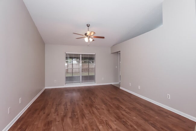 Foto del edificio - 1012 Cameo Crest Ln