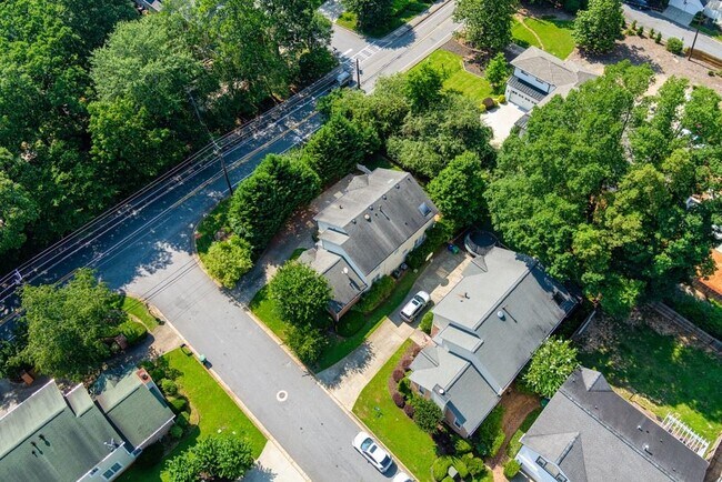 Foto del edificio - 1158 Alexandria Ct NE