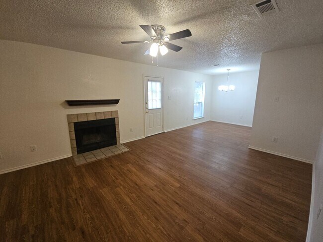 Building Photo - 2 Story Townhome in NRH