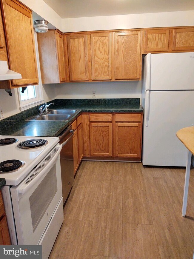 Building Photo - 39210 Syringa Ct