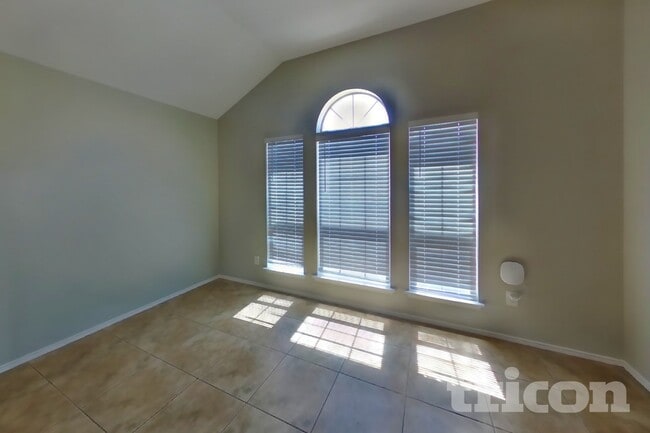Building Photo - 413 Rustic Grove Ln