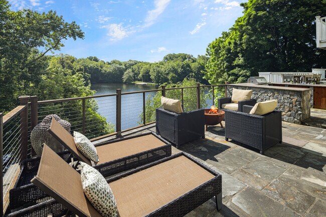 Foto del edificio - 255 Valley Rd