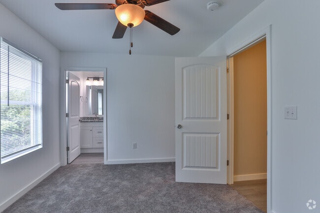 Building Photo - Marbella Townhomes