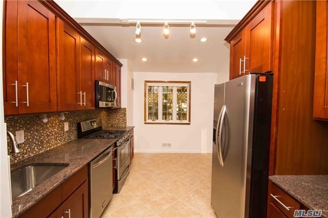 Foto del edificio - 3039 Clubhouse Rd