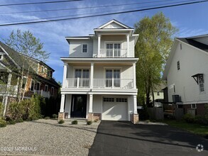Building Photo - 18 Maplewood Ave