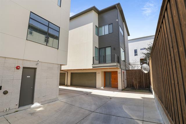 Building Photo - 2115 Bennett Ave