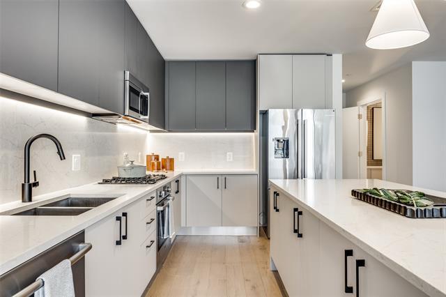 Foto del edificio - 8119 Douglas Ave