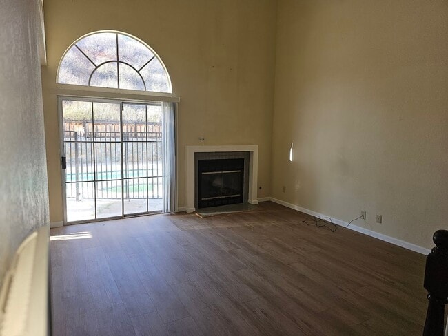 Building Photo - 4bed 2.5bath Remodeled inc. Solar & Pool